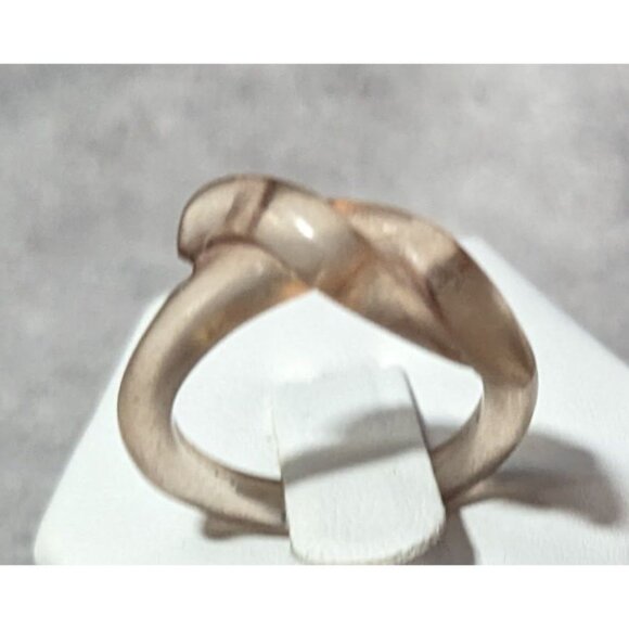 Translucent Tan Knotted Fashion Ring Size 6 1/2 - Picture 11 of 14